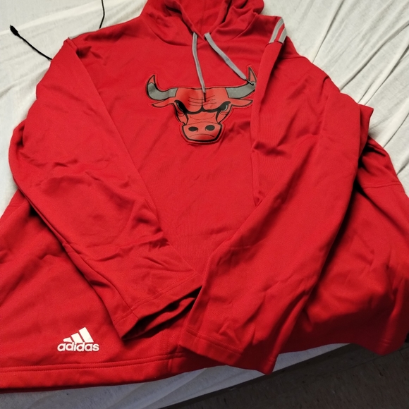 Gently used Chicago bulls sweater - Picture 3 of 5